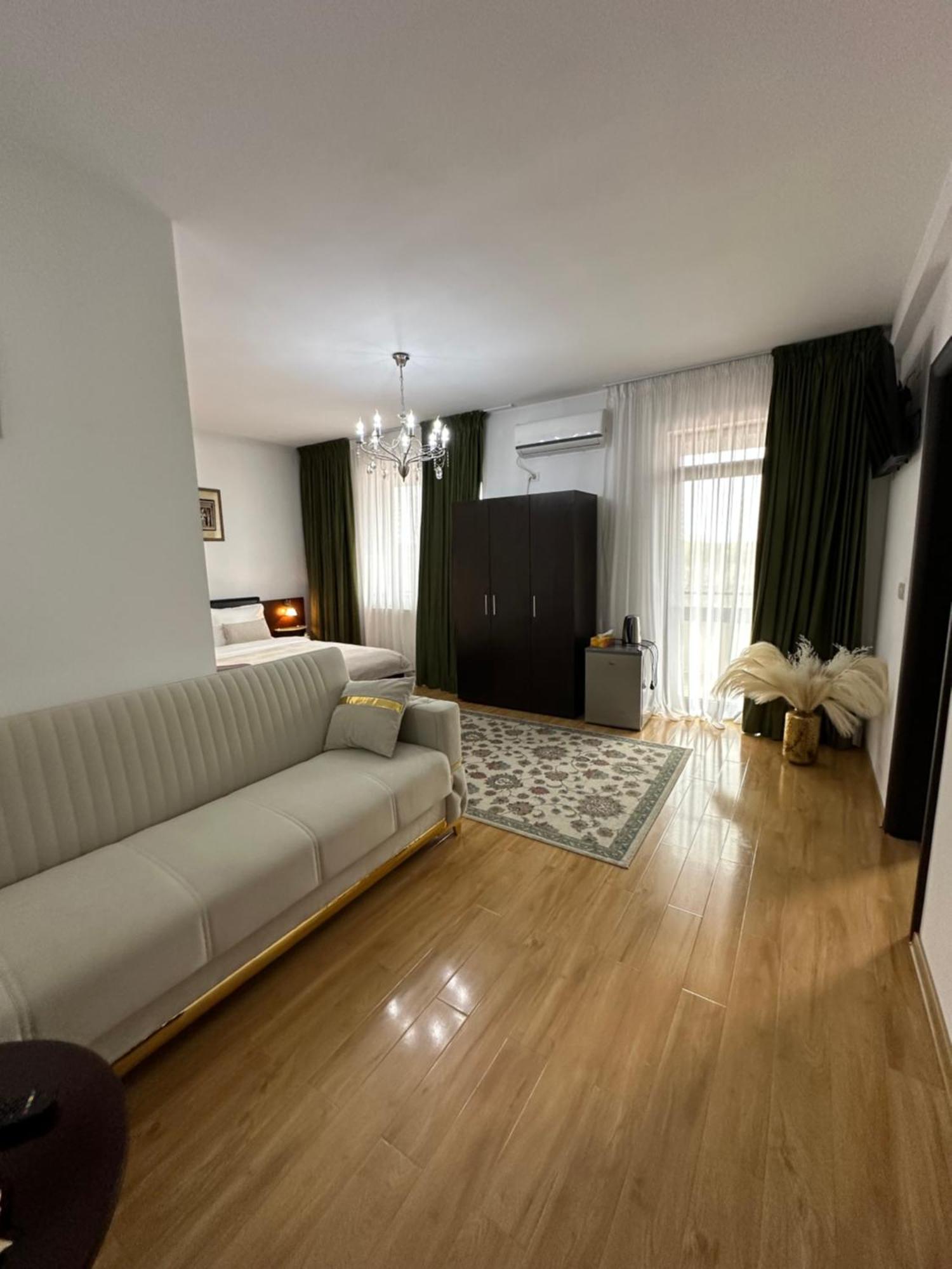 Vila Zoe Bucharestairport&Therme&Parking โอโตเปนี ภายนอก รูปภาพ