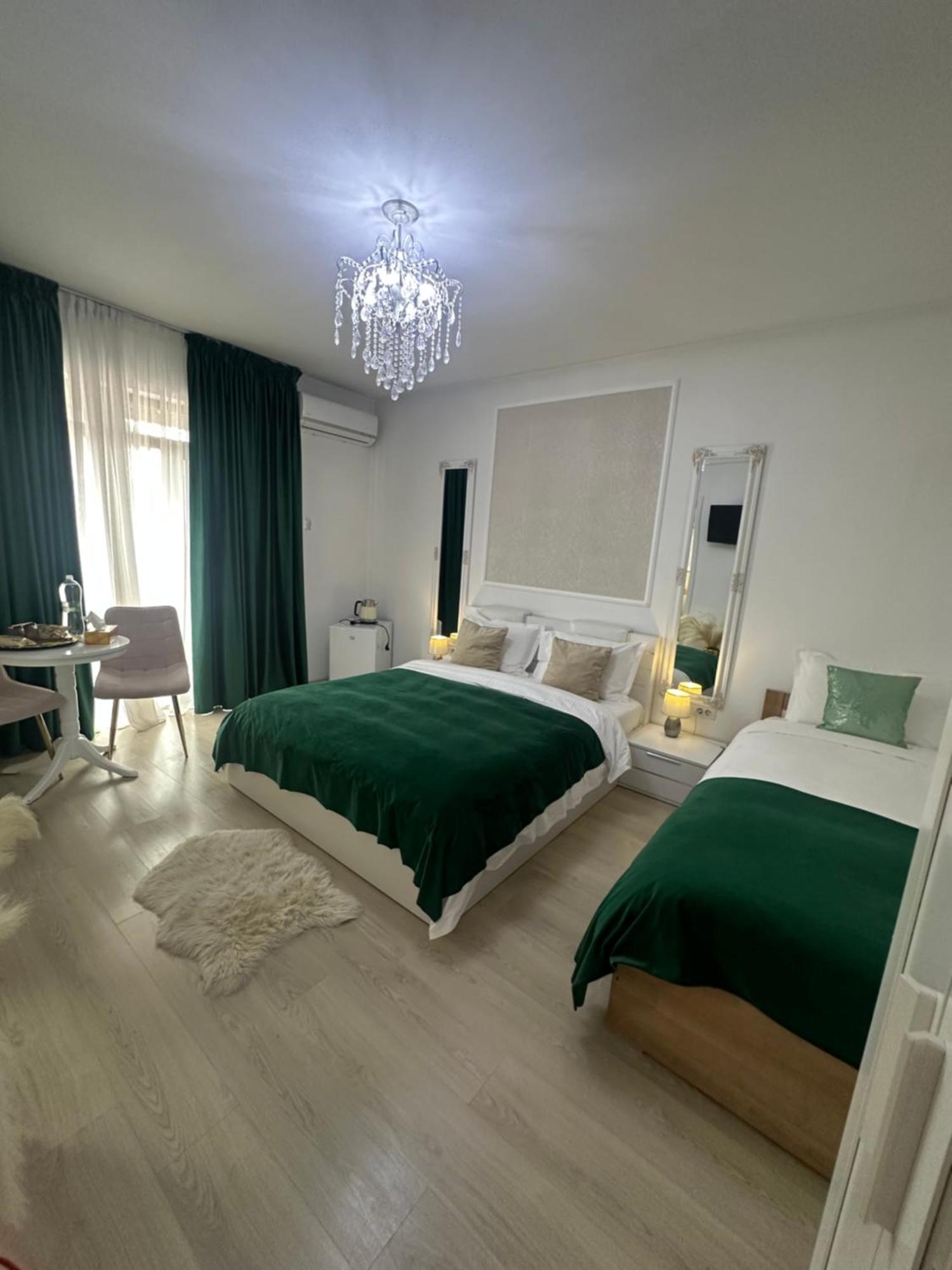 Vila Zoe Bucharestairport&Therme&Parking โอโตเปนี ภายนอก รูปภาพ