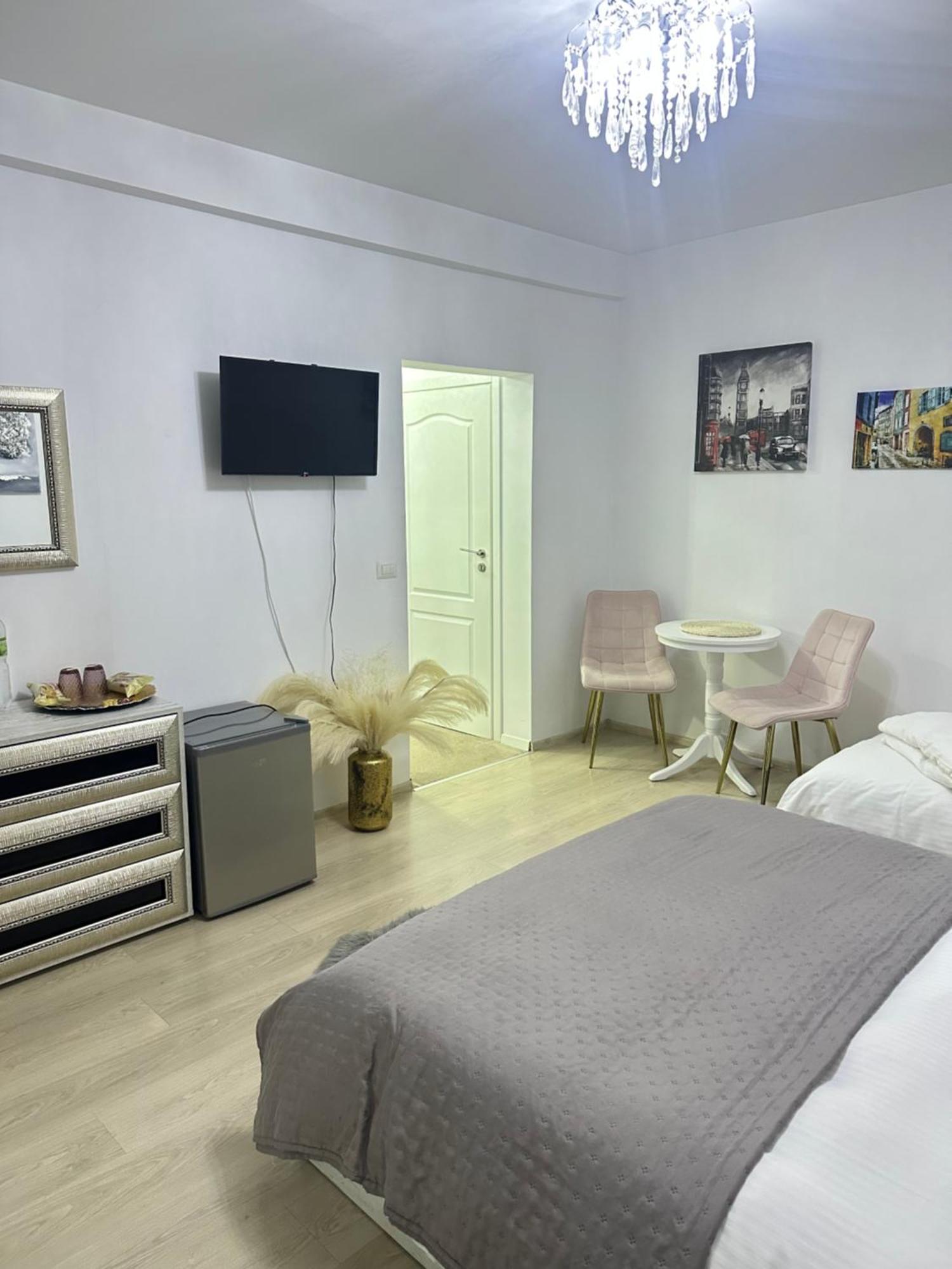 Vila Zoe Bucharestairport&Therme&Parking โอโตเปนี ภายนอก รูปภาพ